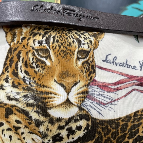 Salvatore Ferragamo Vintage Silk Print & Leather Shoulder Bag (Made in Italy) - Picture 7 of 15
